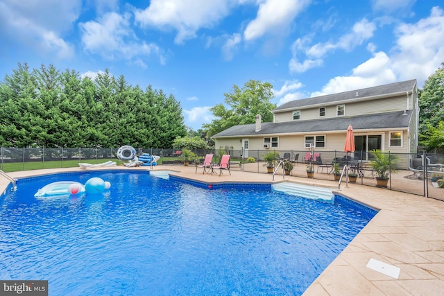 view of swimming pool featuring a patio