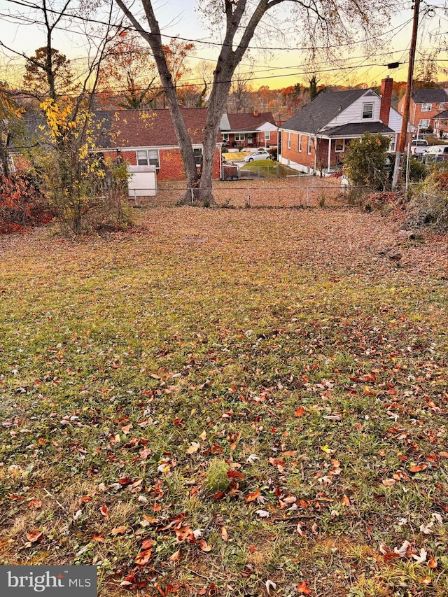 view of yard at dusk