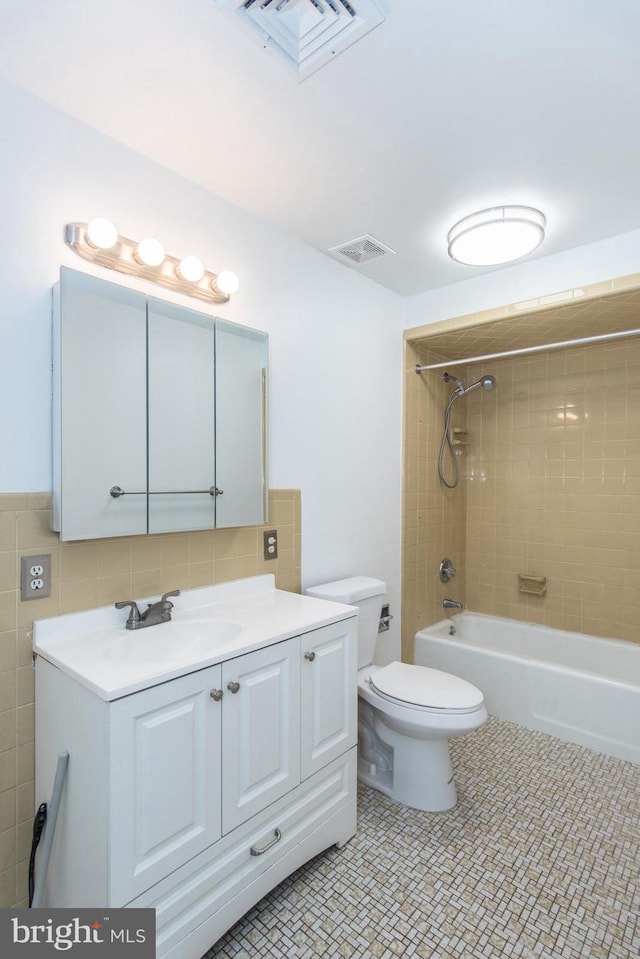 4624 Rhawn St, Philadelphia, PA 19136 - bathroom featuring toilet, vanity, and shower / bath combination