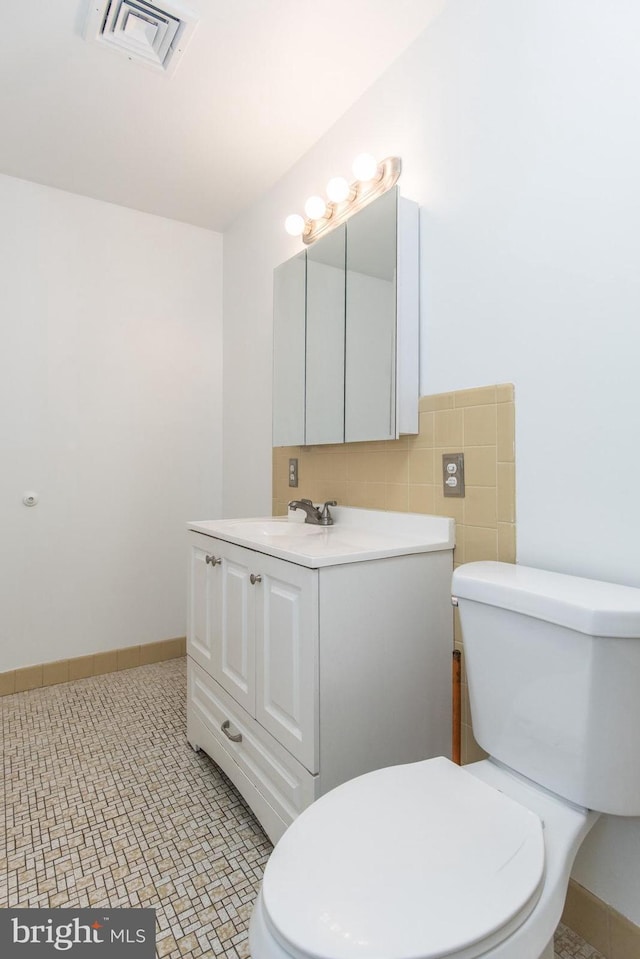 4624 Rhawn St, Philadelphia, PA 19136 - half bath featuring toilet and vanity