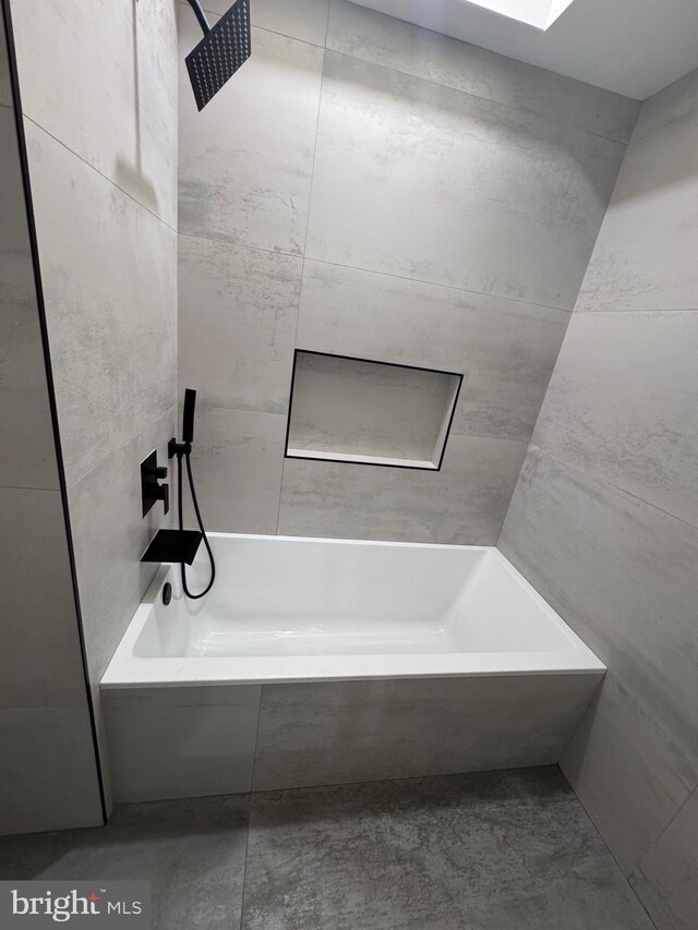 3003 Gaul St, Philadelphia, PA 19134 - view of full bathroom