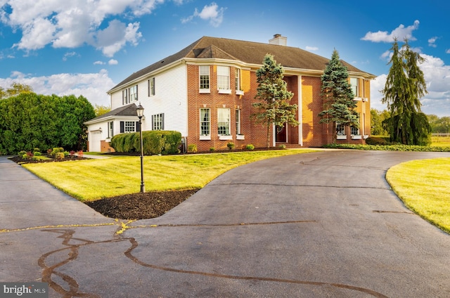 view of front of house featuring a front lawn and a garage