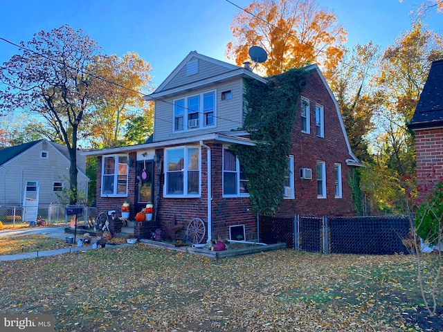 view of front facade with a front lawn