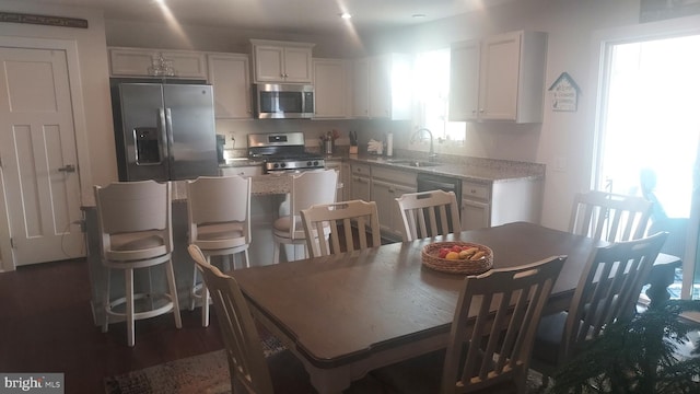 kitchen featuring appliances with stainless steel finishes, sink, plenty of natural light, and a kitchen island