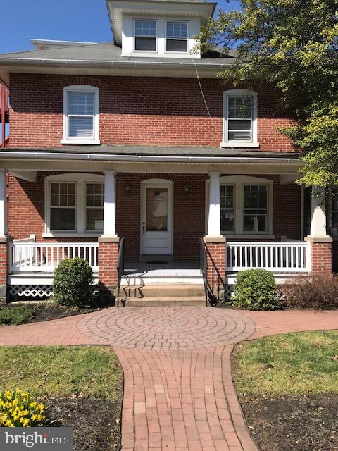 view of front of property with a porch