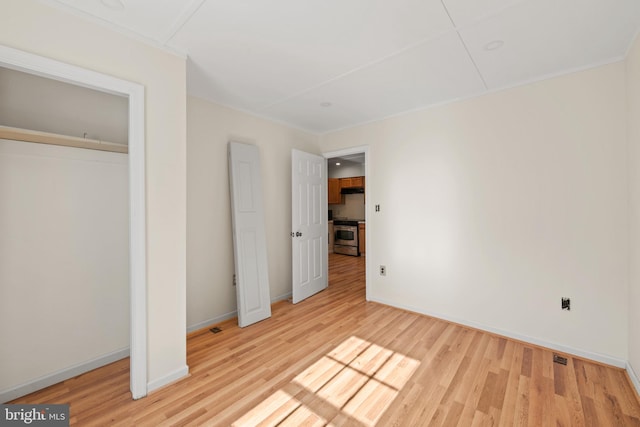 unfurnished bedroom featuring light hardwood / wood-style floors