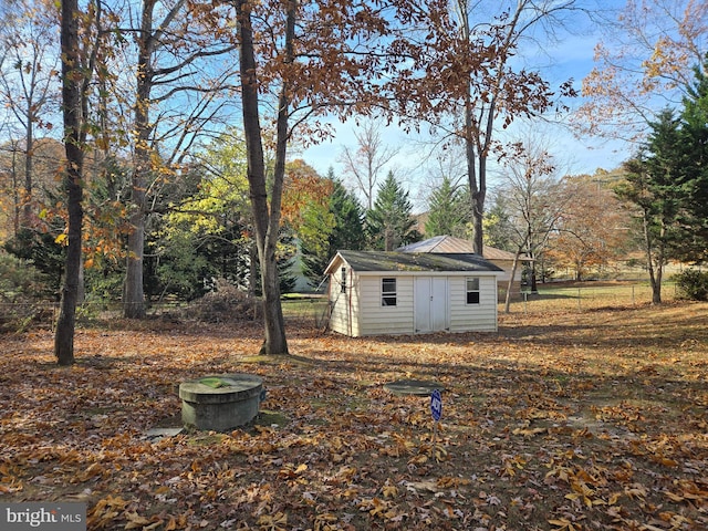 view of yard with a shed