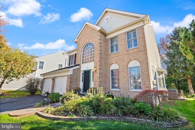 view of front of home featuring a front lawn