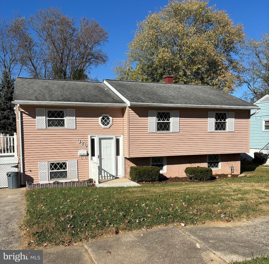 bi-level home with a front lawn