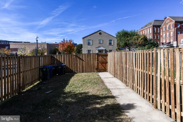 1140 1st St NW, Washington, DC 20001 - view of yard featuring a gate and a fenced backyard