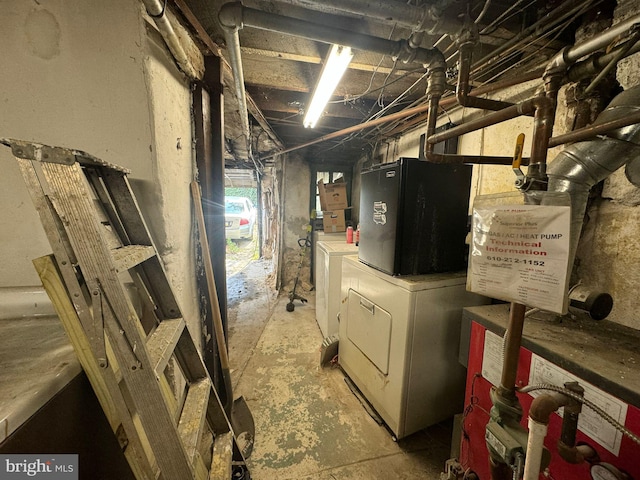 basement featuring washing machine and clothes dryer