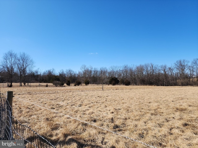 view of yard featuring a rural view