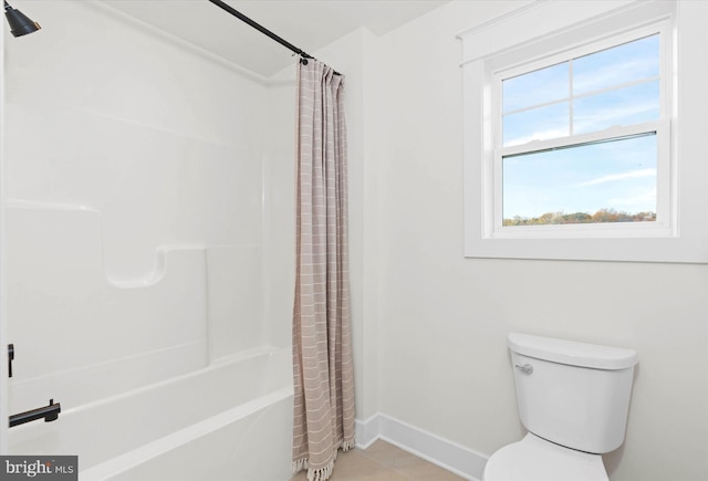 bathroom with shower / bath combo with shower curtain and toilet