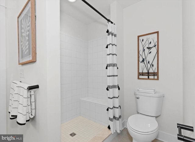 bathroom with curtained shower and toilet