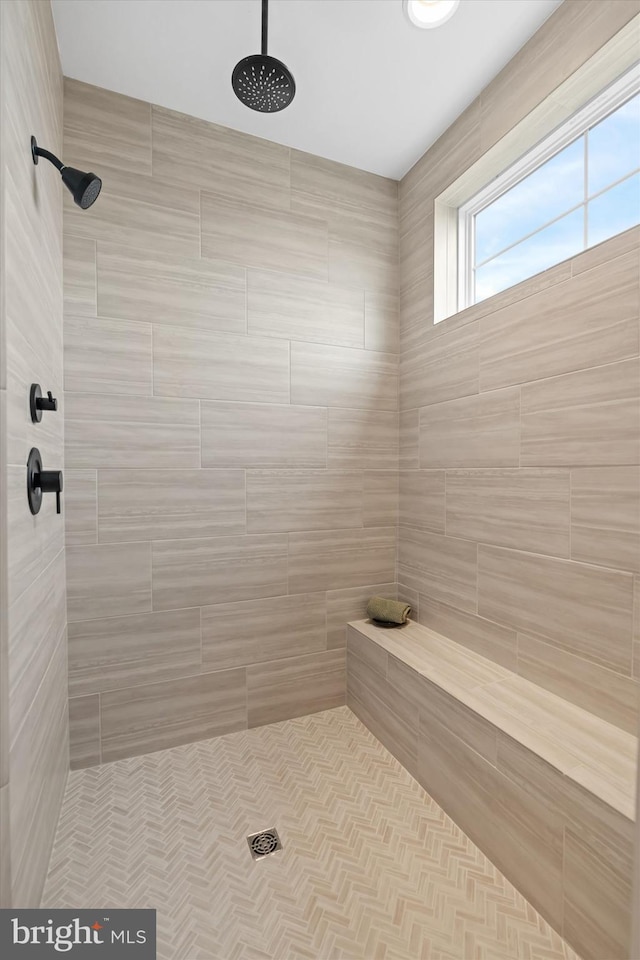 bathroom featuring tiled shower