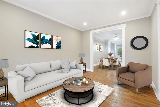 living room featuring ceiling fan, light hardwood / wood-style floors, and ornamental molding