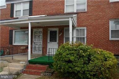 property entrance with covered porch