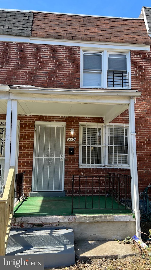 property entrance with covered porch