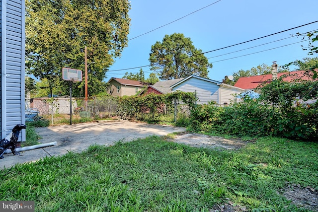 view of yard featuring a patio