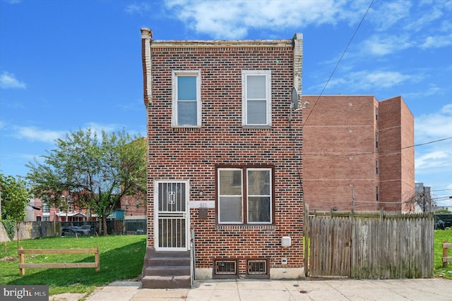 view of front facade with a front yard