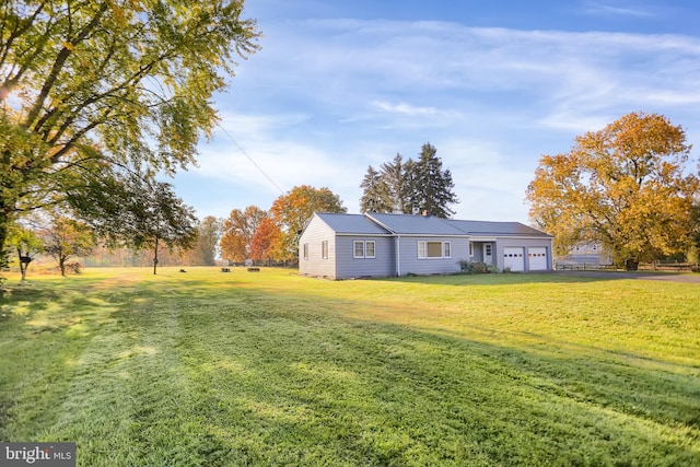 view of front facade featuring a garage and a front lawn