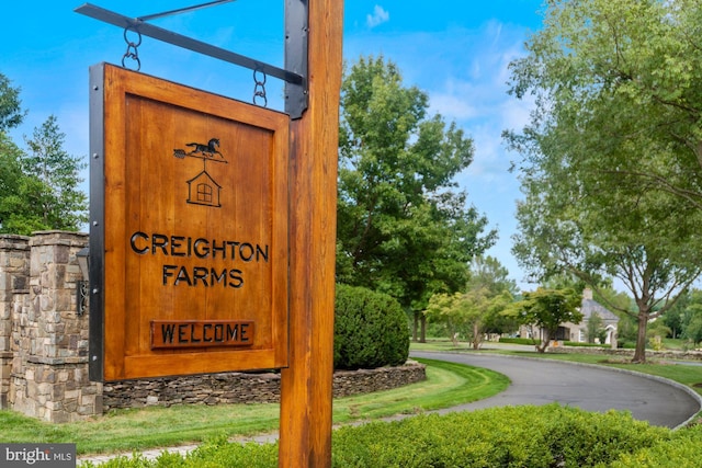 view of community / neighborhood sign