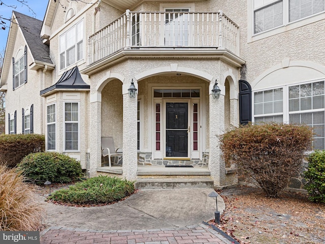 entrance to property featuring a balcony