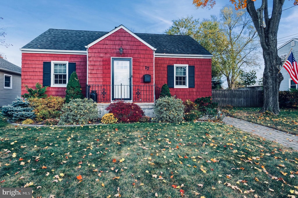 view of front of home with a front yard