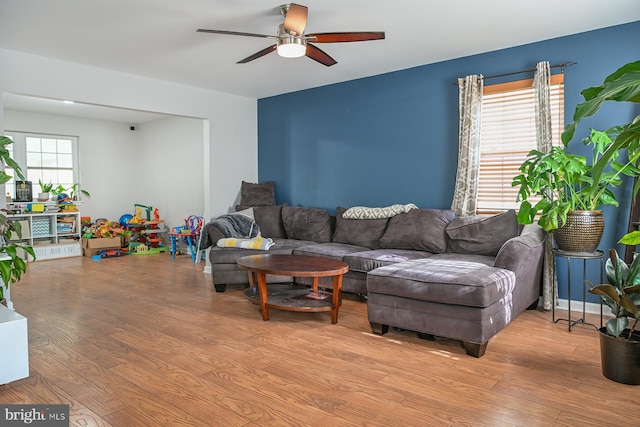 living room featuring light hardwood / wood-style floors and ceiling fan