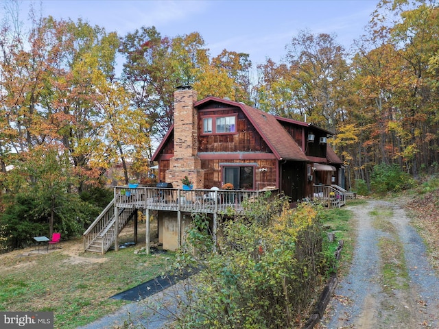 view of front facade featuring a wooden deck