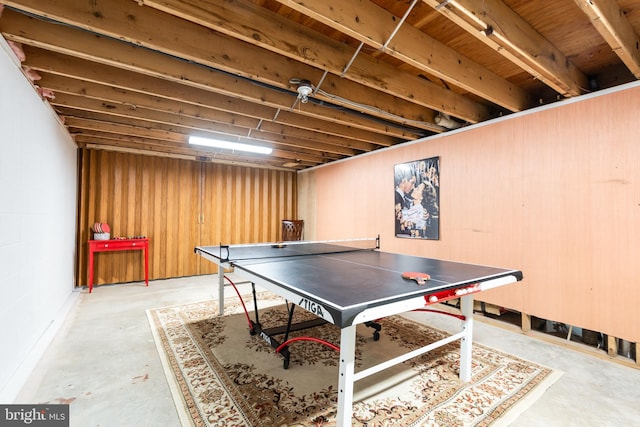 playroom featuring concrete floors