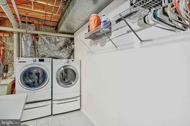 laundry room with washing machine and dryer