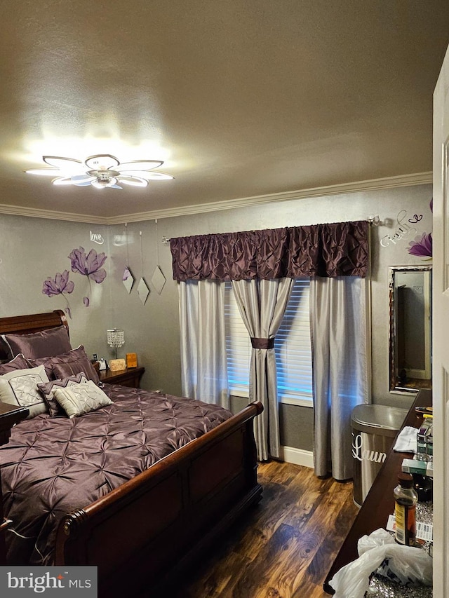 bedroom featuring ornamental molding, dark hardwood / wood-style flooring, a textured ceiling, and ceiling fan