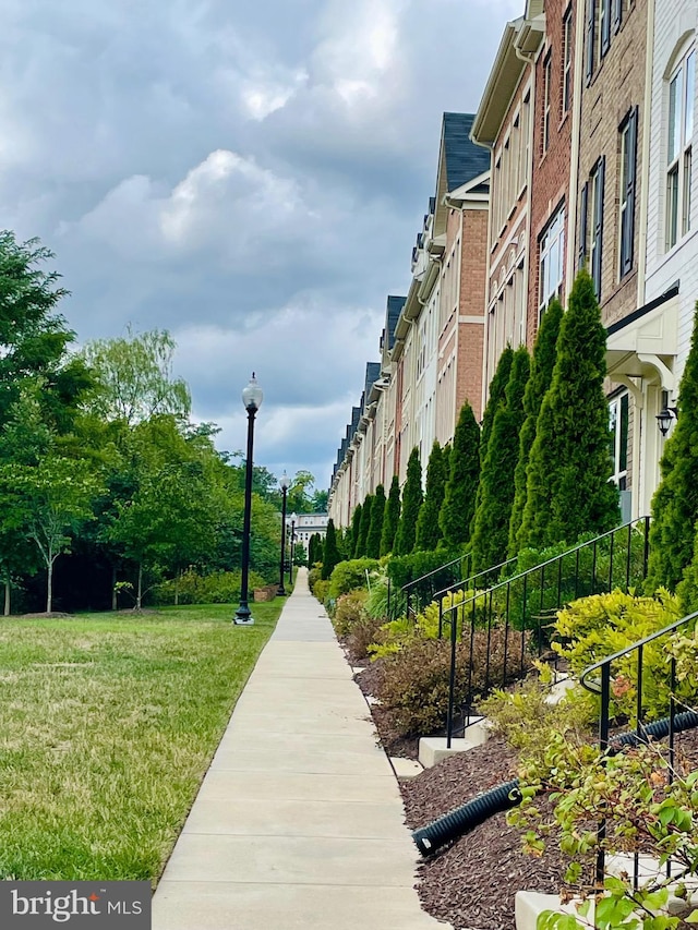 view of property's community featuring a yard