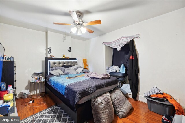 bedroom with hardwood / wood-style flooring and ceiling fan