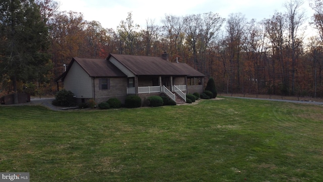 view of front facade with covered porch and a front lawn