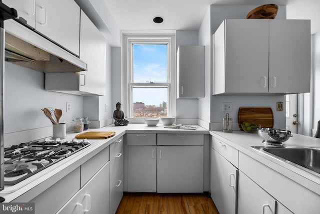 kitchen with gas cooktop, sink, gray cabinets, and dark hardwood / wood-style flooring