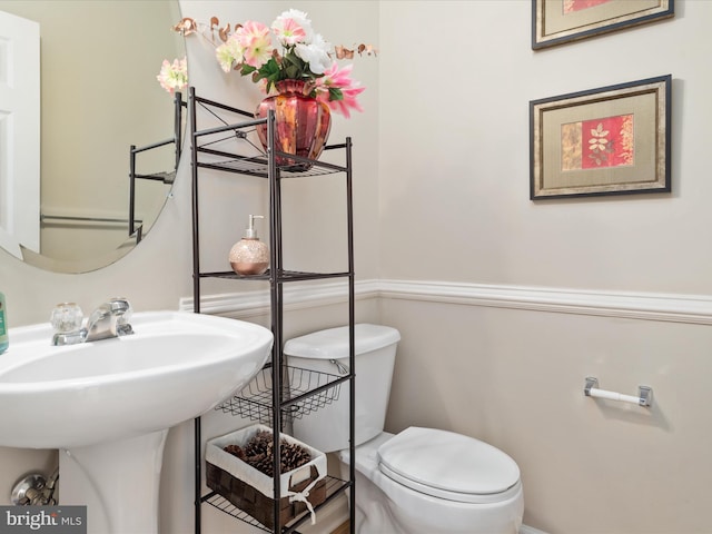 bathroom featuring sink and toilet