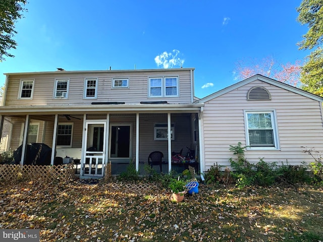 view of front facade featuring ceiling fan