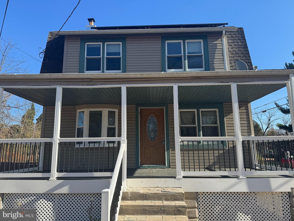 view of front of property featuring a porch