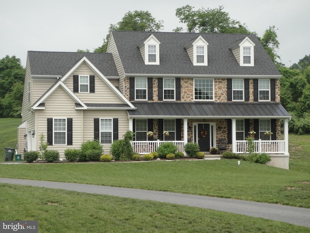 view of front facade featuring a front yard and covered porch