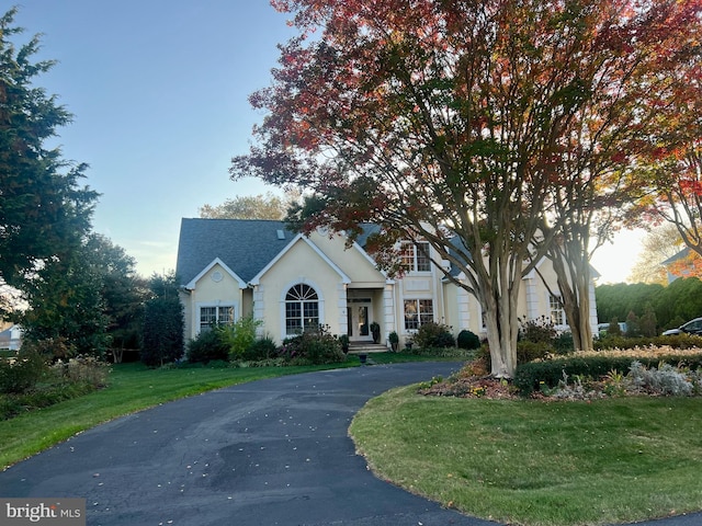 view of front of property with a front yard