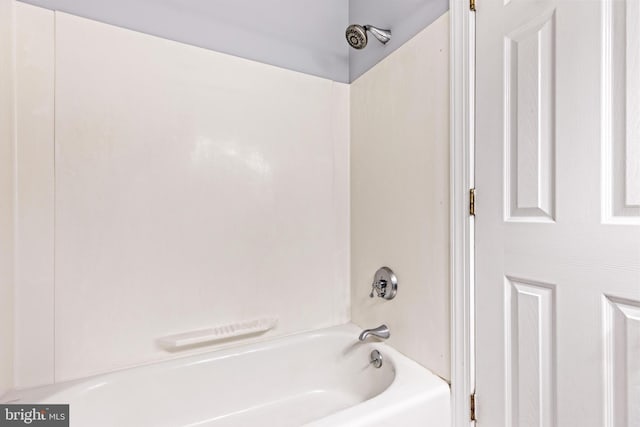 bathroom with tub / shower combination