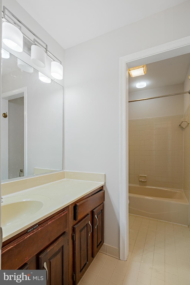 bathroom featuring vanity and tiled shower / bath combo