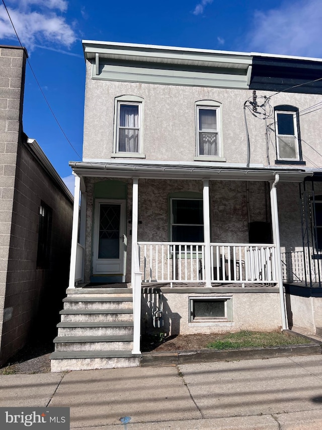 view of front of property featuring covered porch