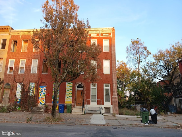 view of italianate house