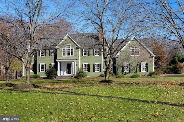 view of front facade with a front lawn