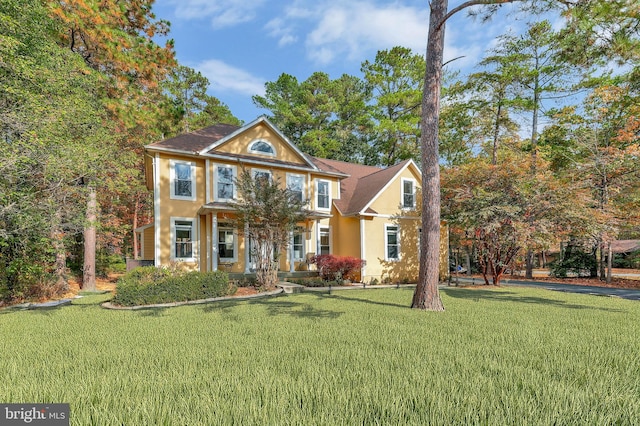 view of front of home featuring a front lawn