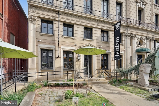 view of front of house with a balcony