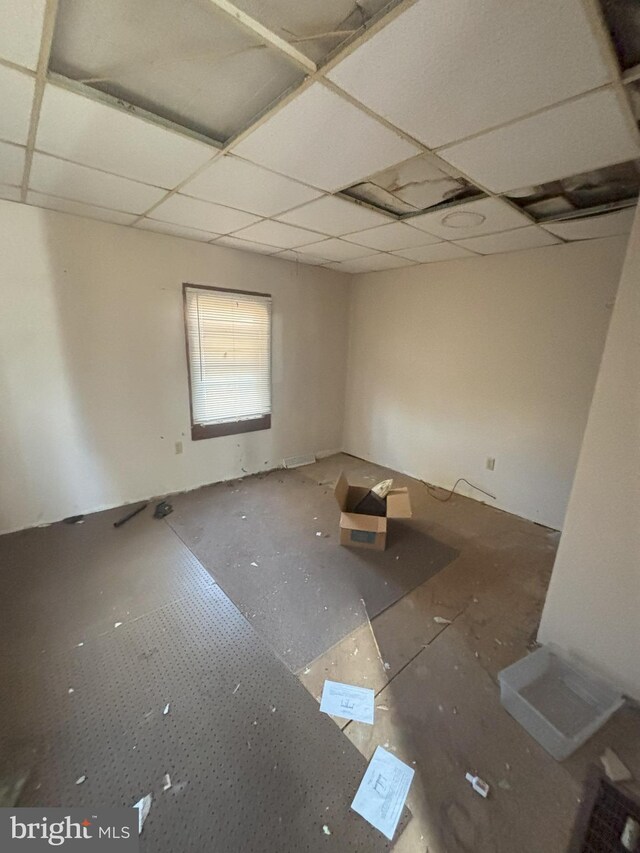 empty room featuring a paneled ceiling